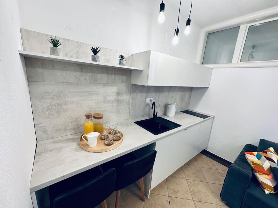 Beautiful Fully Renovated Apartment By The Sea, Large Balcony With Enchanting Views Neum Bagian luar foto
